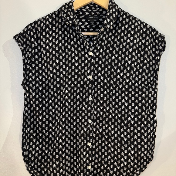 Lucky Brand Patterned Short Sleeve Button Down - Picture 4 of 12